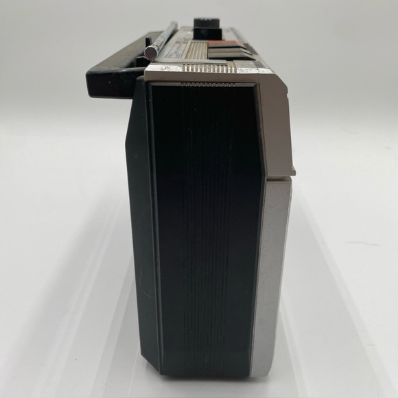 Sanyo M2800 Radio Cassette Recorder Vintage Portable Player Parts/Repair Only - Picture 5 of 10